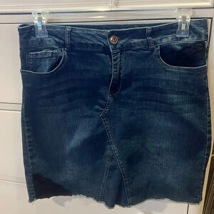 Baccini lace embellished Jean skirt, size 10.